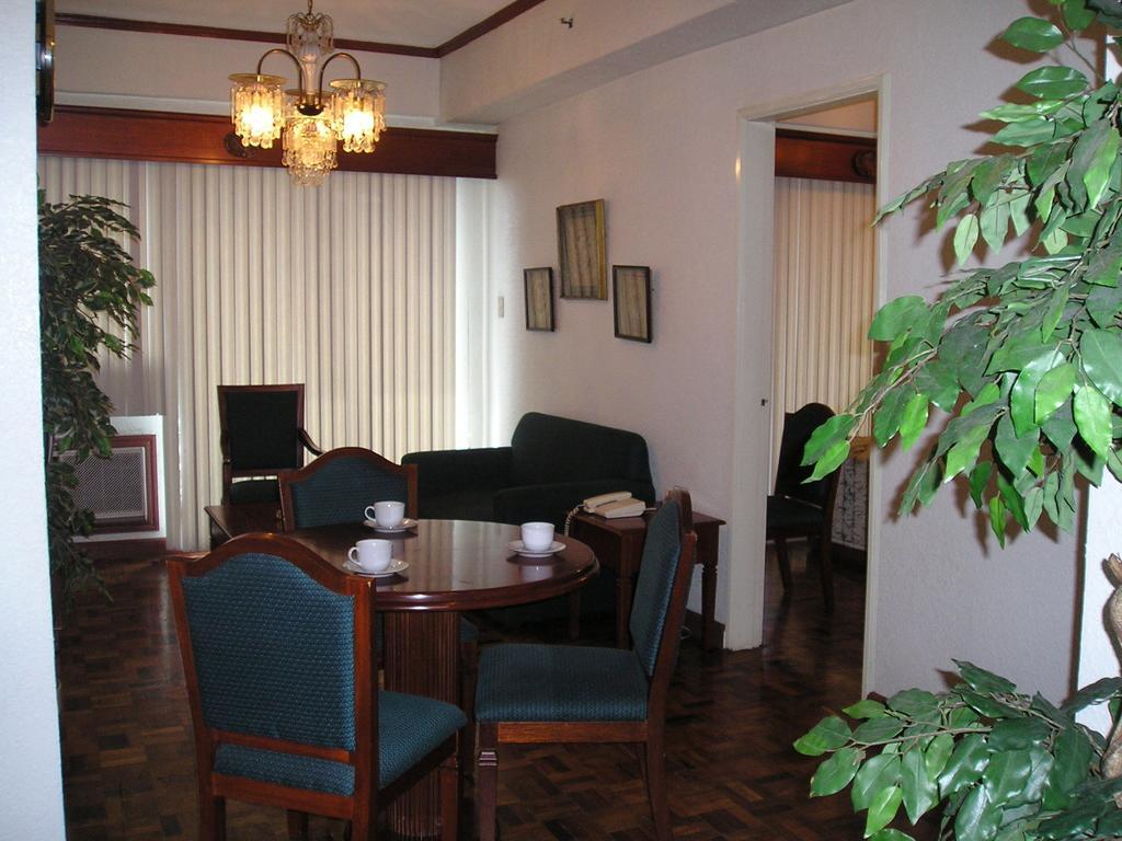 Citadel Inn Makati Makati City Oda fotoğraf
